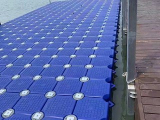 muelle-de-pontones-flotantes-plataforma-maritima-ensamblada